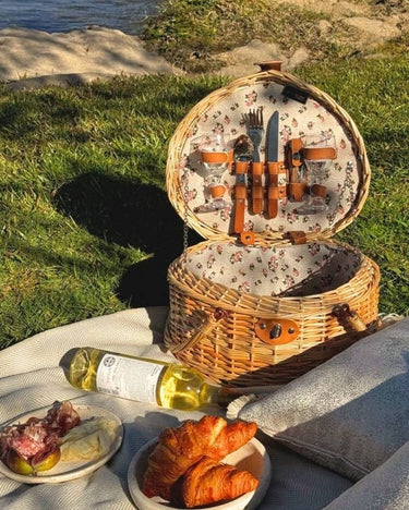 Cesta picnic corazón para dos personas mimbre natural