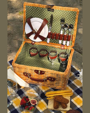 Cesta de Mimbre Clásica para Picnic de 4 Personas con Utensilios y Platos