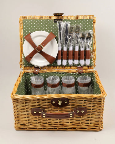 Cesta de picnic de mimbre natural para cuatro personas de PIETRA DI CASA, vista frontal de la cesta abierta