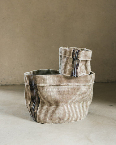 Cesta de tule natural de 35 × 35 cm, vista completa