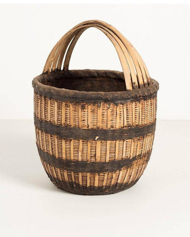 Cesto antiguo de mimbre con asa