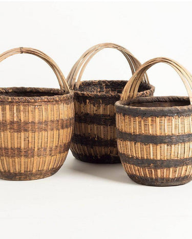 Cesto antiguo de mimbre para decoración