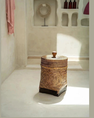 Cesto de fibras naturales para baño
