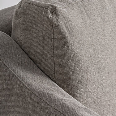 Chaise longue de lino gris de Vical, detalle de la caída del lino