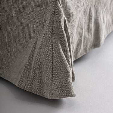 Chaise longue de lino gris de Vical, detalle del asiento y los cojines
