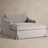 Chaise longue de lino gris Vical sobre fondo topo claro