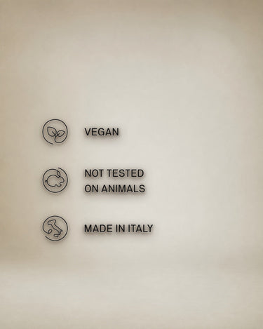 Detalle de champú vegano con ingredientes naturales