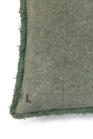 Cojín de algodón verde pato en ambiente de salón
