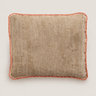 Cojín beige grande con flecos de chenilla de Le Monde Sauvage