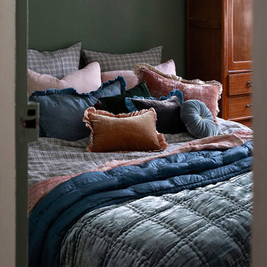 Cojines en el dormitorio — Le Monde Sauvage