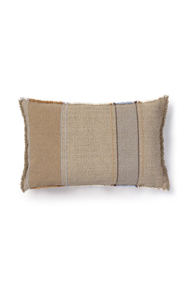 Cojín rectangular de algodón natural con flecos de 40 × 60 cm