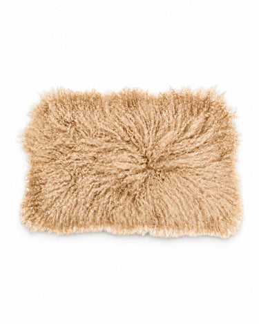 Cojín rectangular de cordero tibetano en tono camel