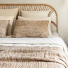 Cojin seda yute miel sobre ropa de cama natural