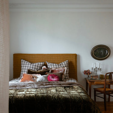 Cojines en un dormitorio — Le Monde Sauvage