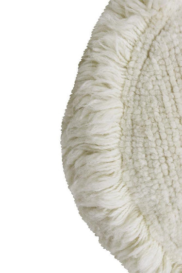 Cojín de suelo de algodón natural en ambiente de salón
