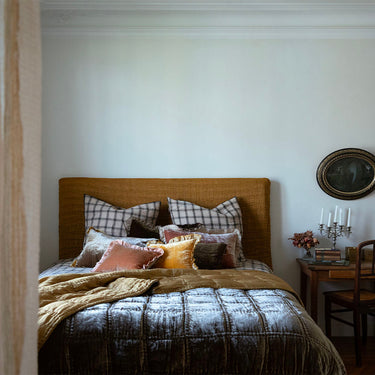 Cojines en un dormitorio — Le Monde Sauvage