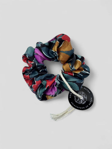 Coletero de House of Scrunchies: vista del coletero completo con etiqueta, modelo de flores grandes multicolor