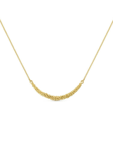 Collar dorado de bolitas aislado sobre blanco, con tramo central curvo y cadena.