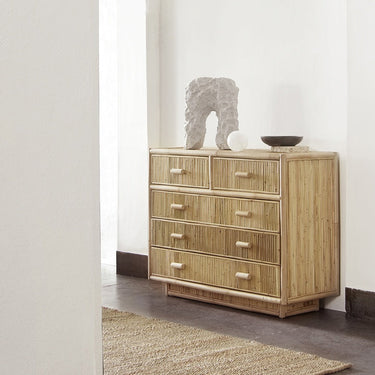 Cómoda de ratán natural para dormitorio de Tine K Home