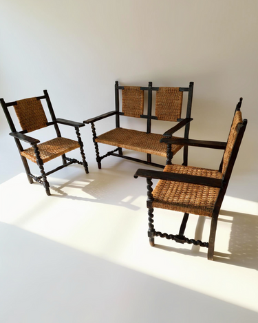 Conjunto de sillones y sofá antiguos de madera torneada — vista principal