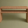 Consola grande de ratán natural de Mahe Homeware: consola frontal de laterales rectos y un estante bajo el tablero.