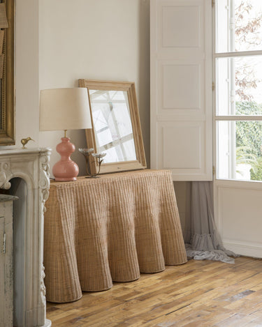 Detail of the rattan console with a wavy edge