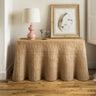 Consola grande de ratán ondulado natural de Mahe Homeware, con lámpara rosa y cuadro sobre el tablero
