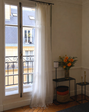 Cortinas de Caravane, caída del voile junto a la ventana