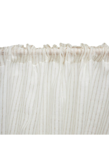 volumen y estructura de cortina visillo de lino con rayas naturales de Gabrielle Paris