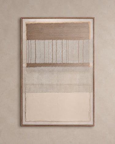 Cuadro Vical de lienzo y madera de pino marrón sobre pared topo clara texturizada