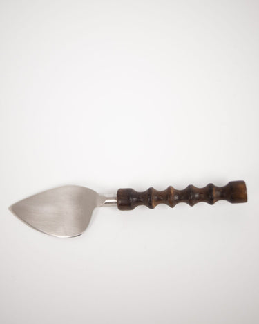 Cuchillo para queso de hoja corta tipo pala y mango de madera
