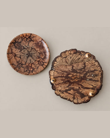 Cuenco de madera con tapa y borde irregular — caras inferiores de cuenco y tapa