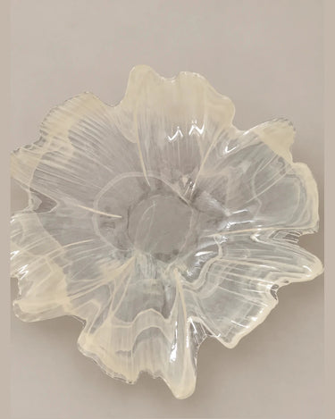Cuenco de vidrio ondulado con forma de flor — detalle cenital del centro y las estrías