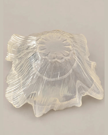 Cuenco de vidrio ondulado con forma de flor — perfil lateral de los pliegues del vidrio