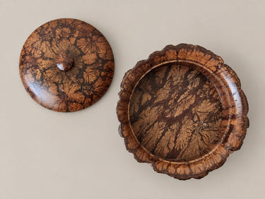 Cuenco de madera con tapa y borde irregular — cuenco abierto y tapa separada