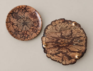 Cuenco de madera con tapa y borde irregular — caras inferiores de cuenco y tapa