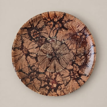 Cuenco de madera con tapa y borde irregular — reverso de la tapa