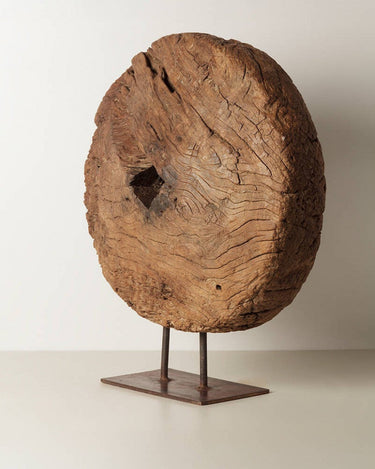 Detalle de pieza decorativa de madera antigua