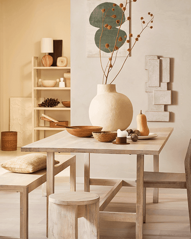 Detalle del acabado efecto madera de la decoración Lungo