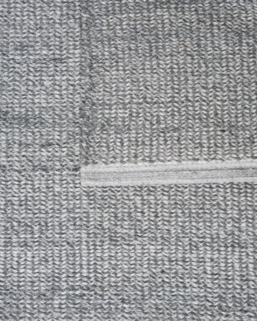 Detalle de alfombra de lana jaspeada gris Ash Melange Linie Design con mezcla de fibras de ceniza