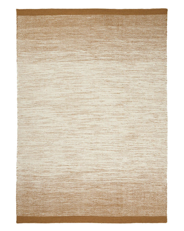 Detalle de alfombra de lana ocre Lule Linie Design tejida a mano