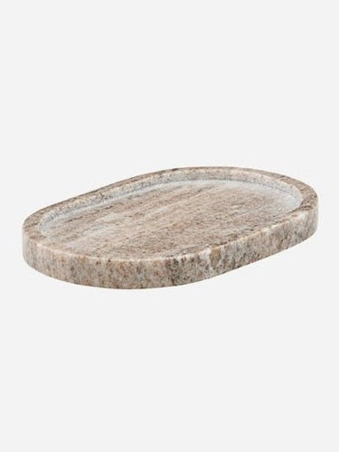 Detalle de las vetas de la bandeja ovalada de mármol beige