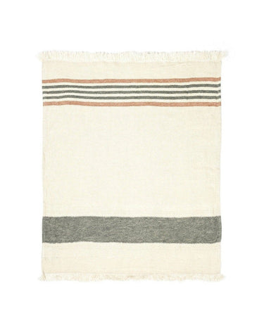 Detalle de fouta de lino para playa y baño