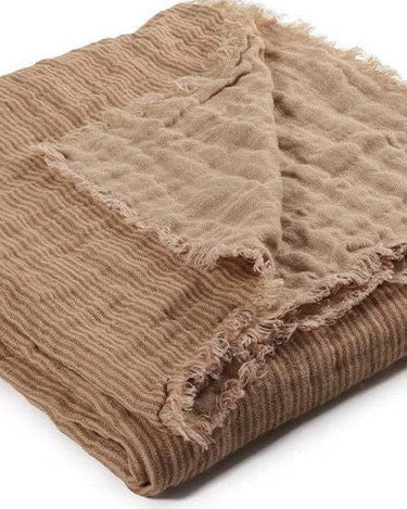 Detalle plaid lino gofrado rayas reversible Le Monde Sauvage