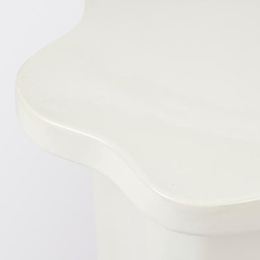 Detalle del tablero de gres de la mesa auxiliar de Broste Copenhagen