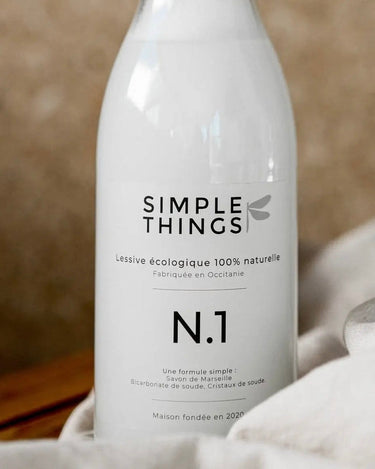 Botella de detergente natural con jabón de Marsella