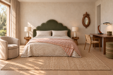 Dormitorio caqui con productos de Matuta Home: vidrio marrón, yute y madera
