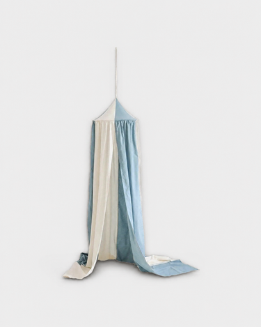Dosel infantil azul para habitación de niño