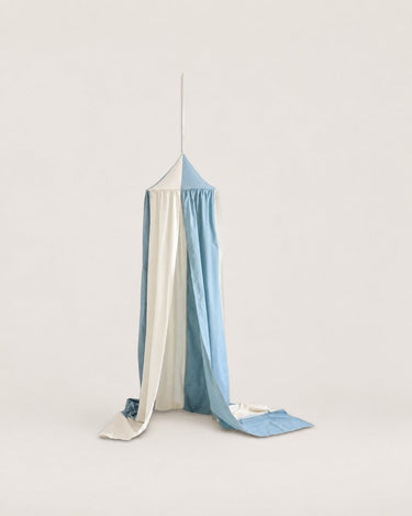 Dosel infantil azul para habitación de niño