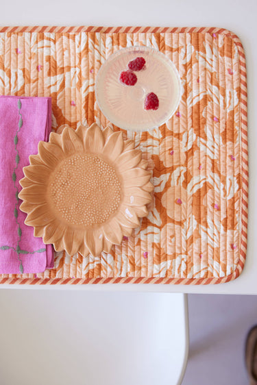 Manteles individuales reversibles en mesa informal